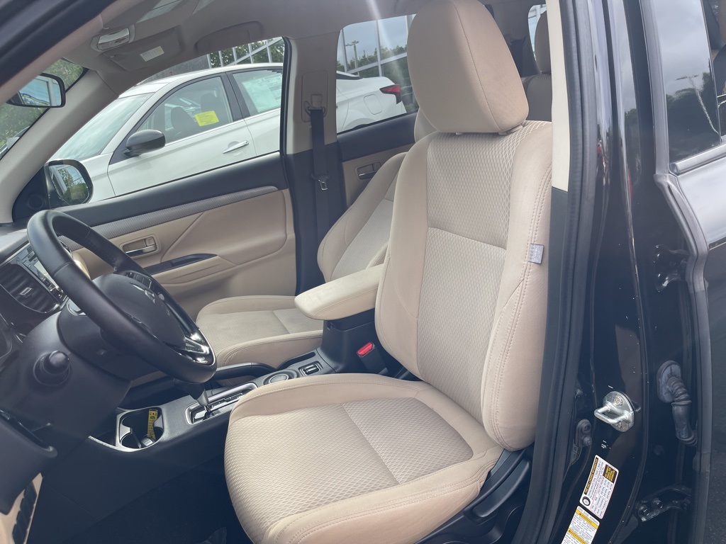 Vehicle image 17 of 32