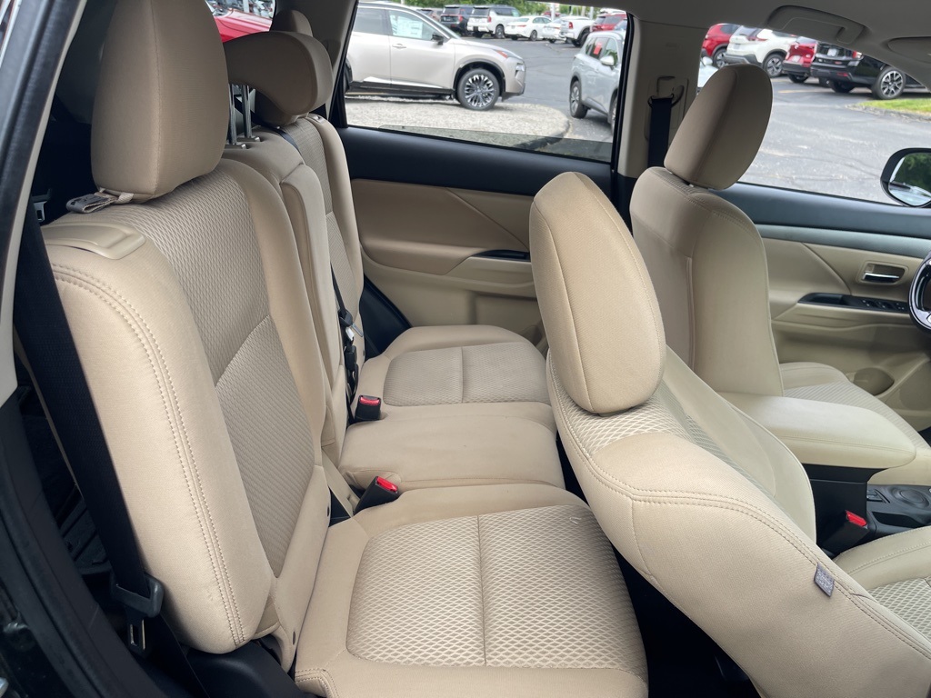 Vehicle image 16 of 32