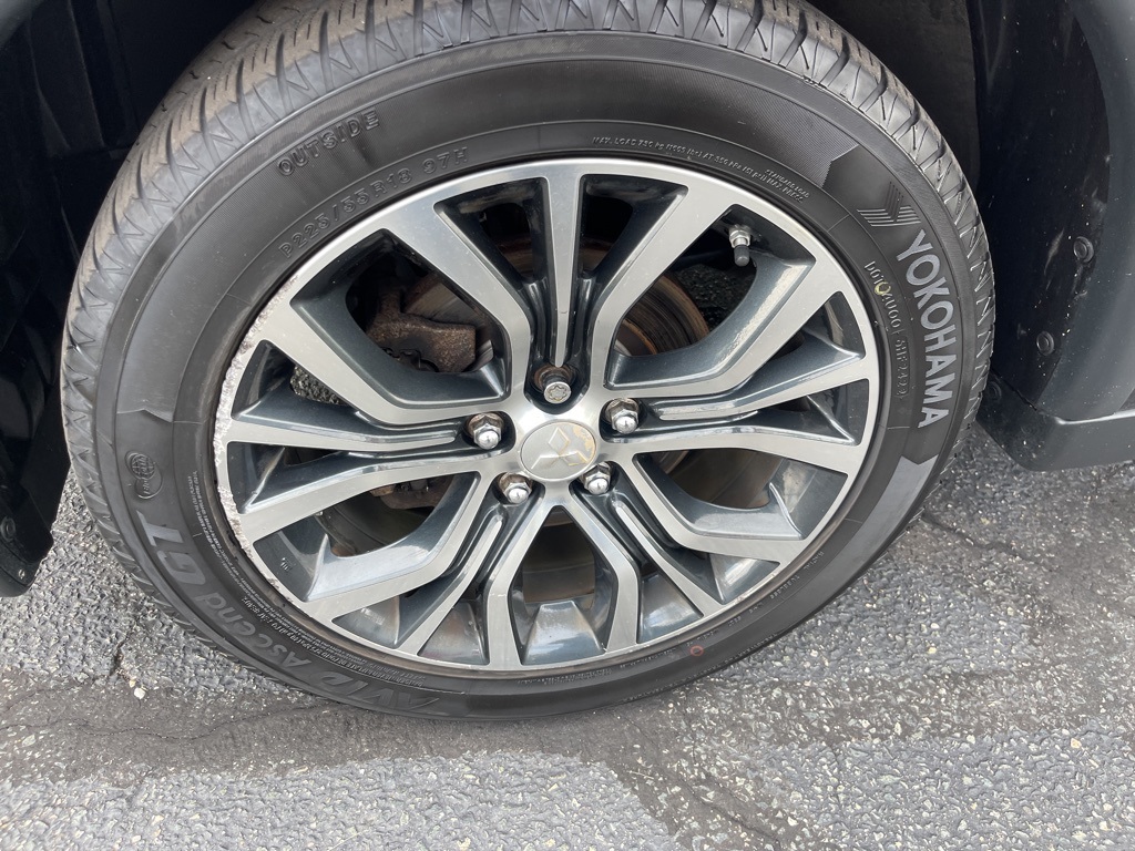 Vehicle image 12 of 32