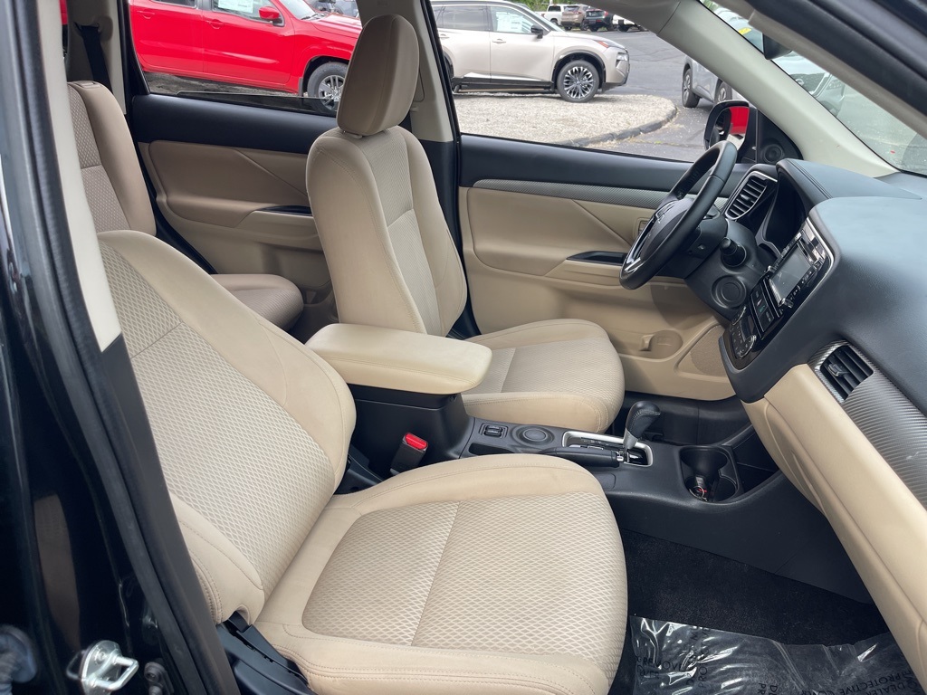 Vehicle image 18 of 32