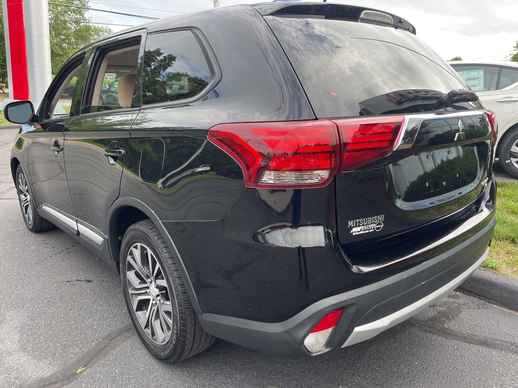 Vehicle image 6 of 32