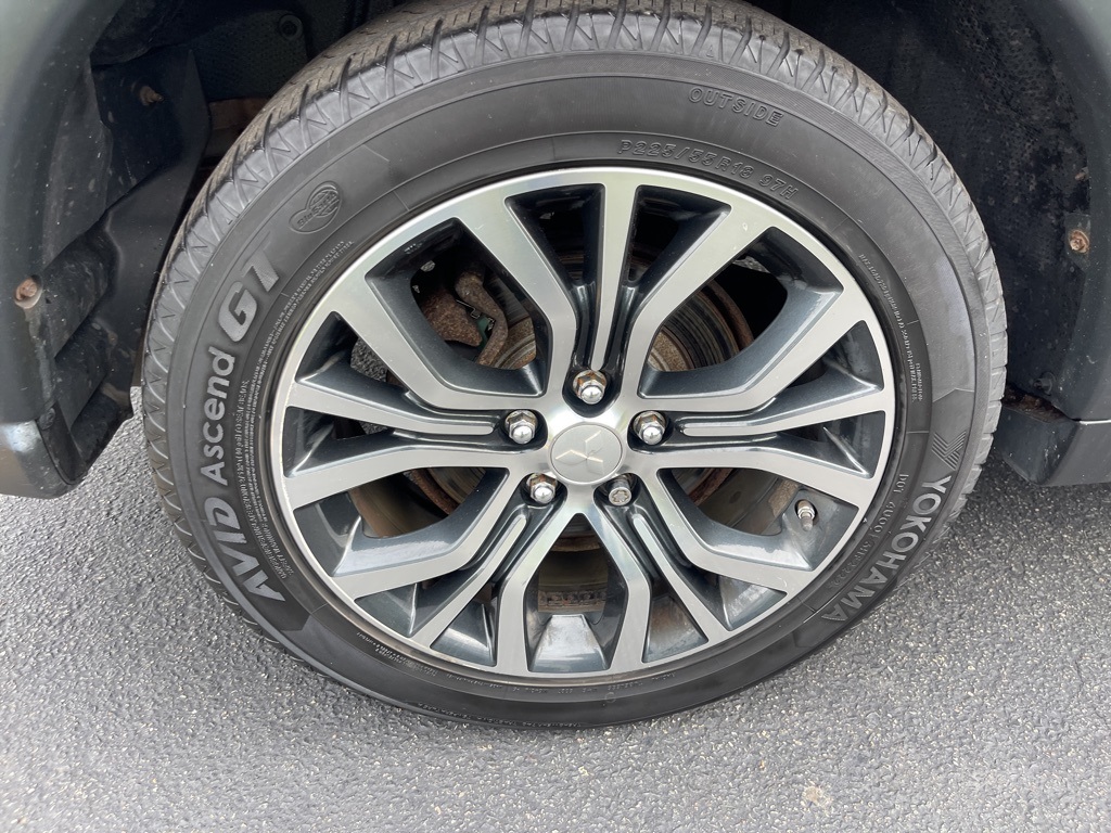Vehicle image 11 of 32