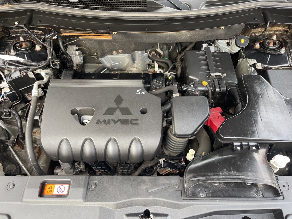 Vehicle image 8 of 32