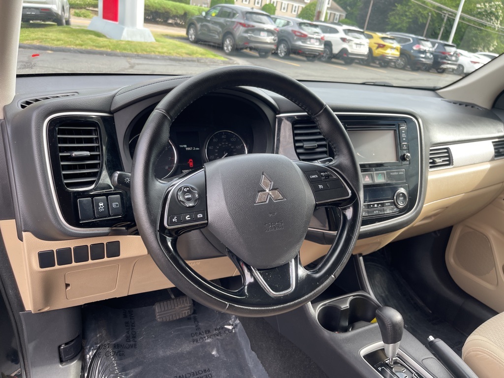 Vehicle image 22 of 32