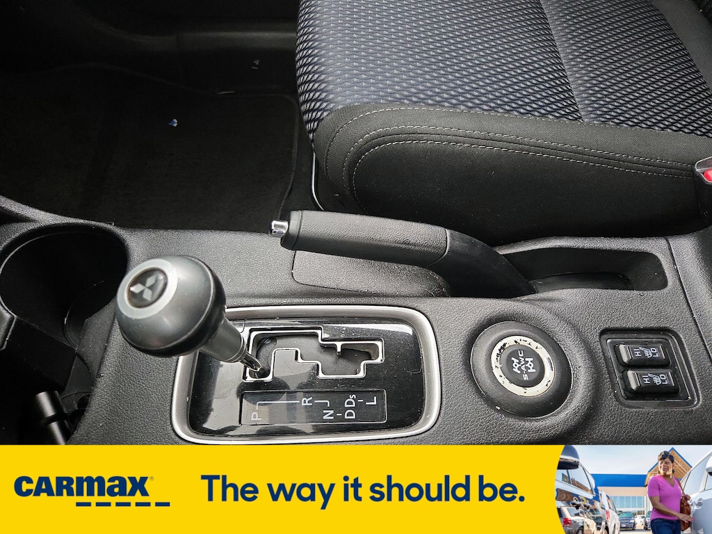 Vehicle image 21 of 29