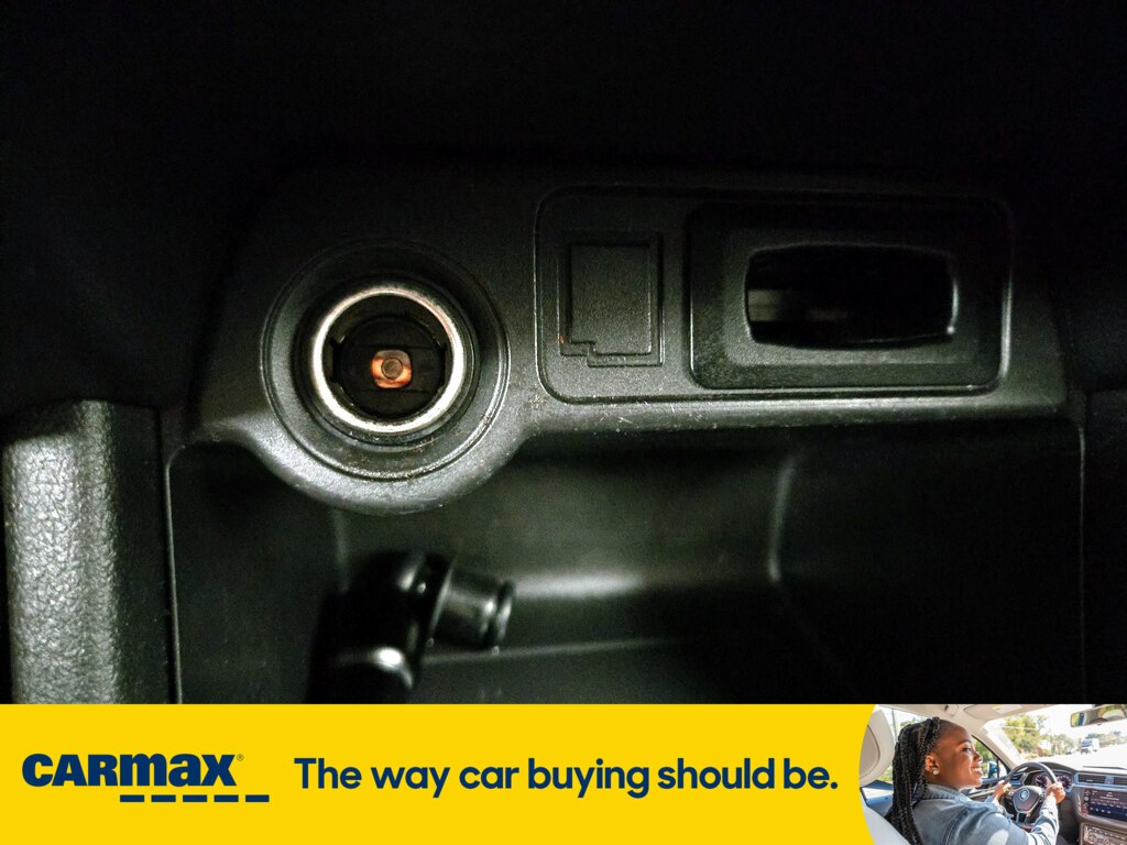 Vehicle image 23 of 29