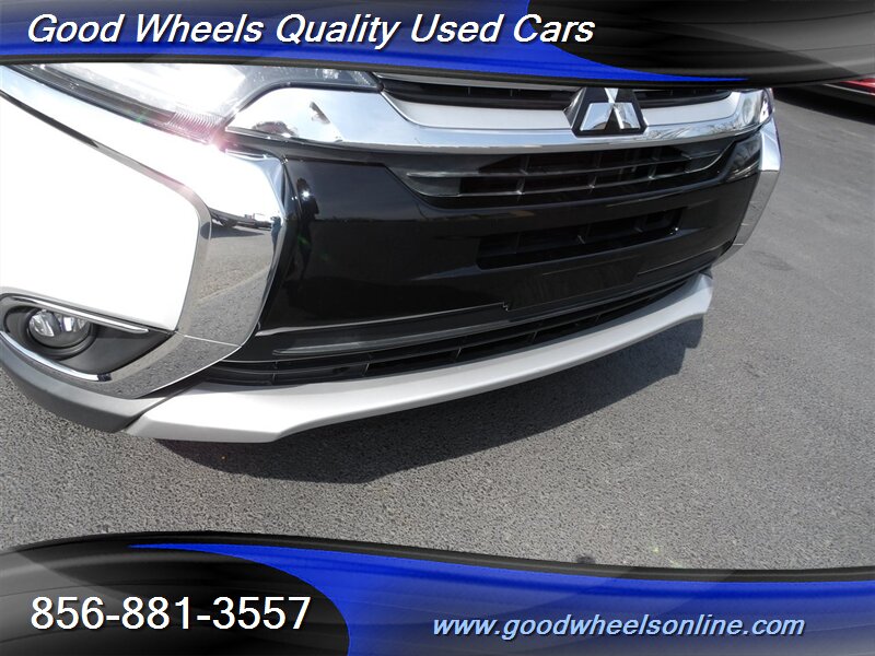 Vehicle image 10 of 33