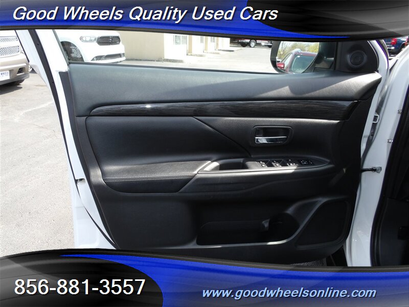 Vehicle image 14 of 33
