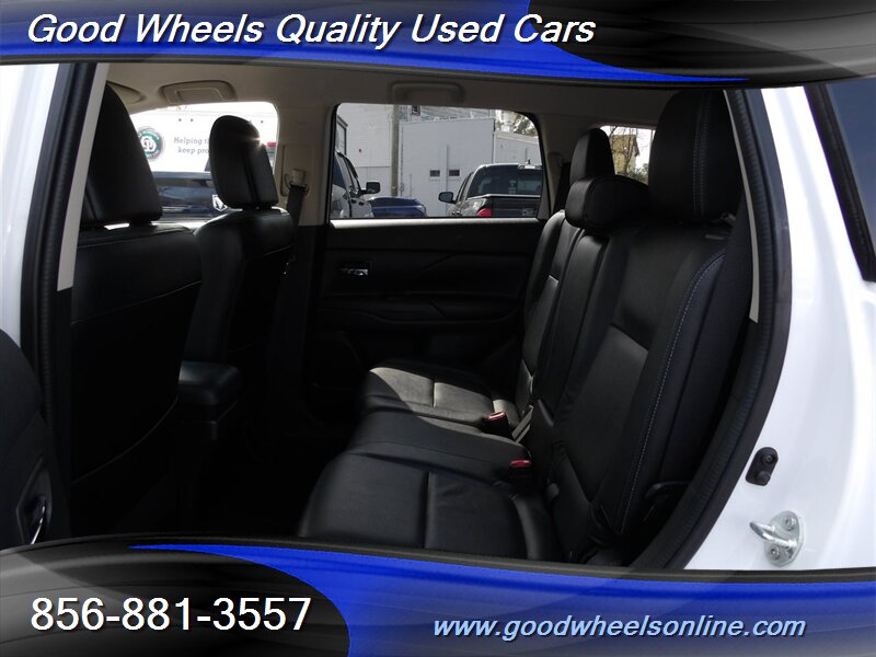 Vehicle image 19 of 33