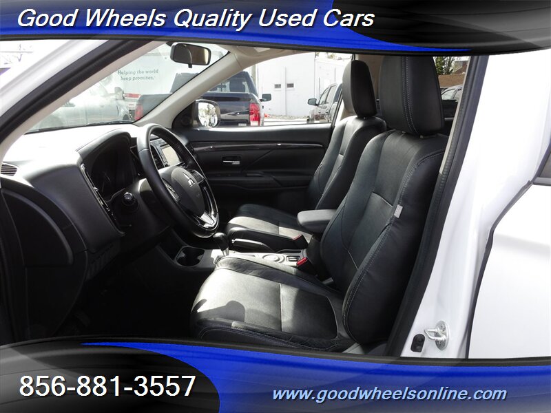 Vehicle image 18 of 33