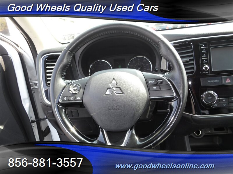 Vehicle image 17 of 33