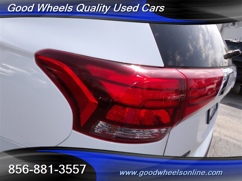 Vehicle image 13 of 33
