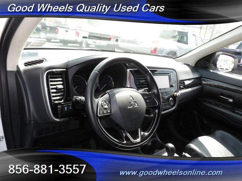 Vehicle image 15 of 33