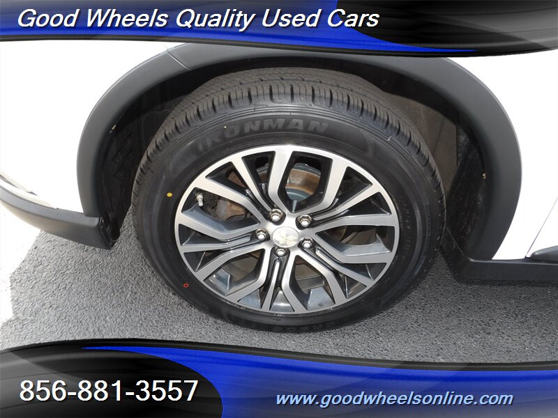 Vehicle image 9 of 33