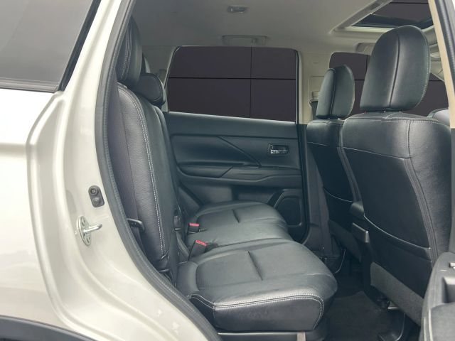 Vehicle image 16 of 29