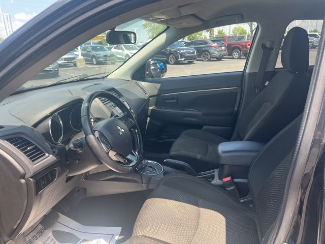 2016 Mitsubishi Outlander Sport ES 2.0 Image 12 of 26
