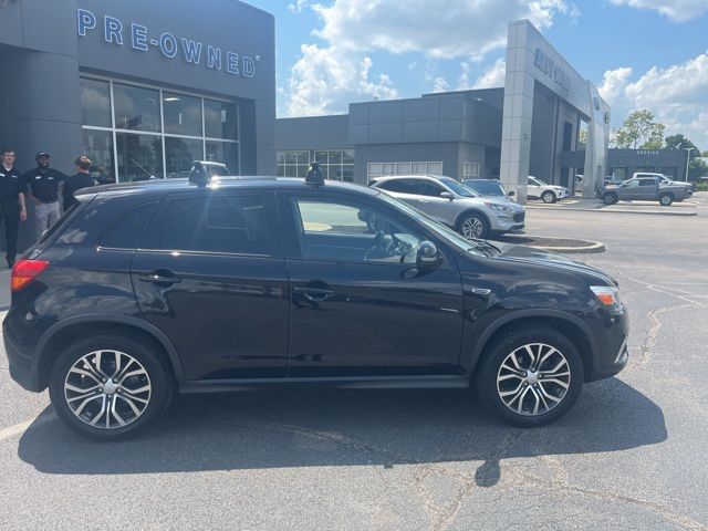 2016 Mitsubishi Outlander Sport ES 2.0 Image 4 of 26