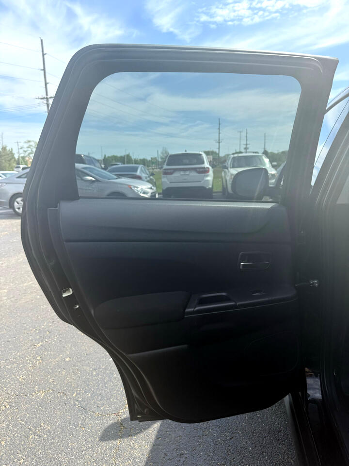 Vehicle image 32 of 55