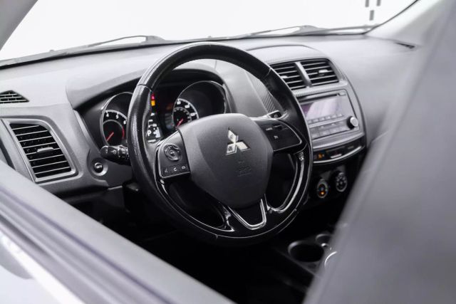 Vehicle image 26 of 60