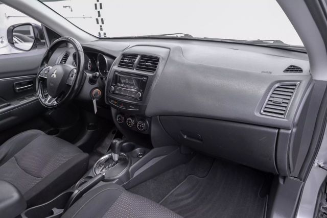 Vehicle image 21 of 60