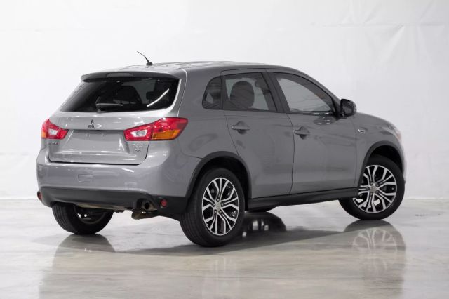 Vehicle image 10 of 60
