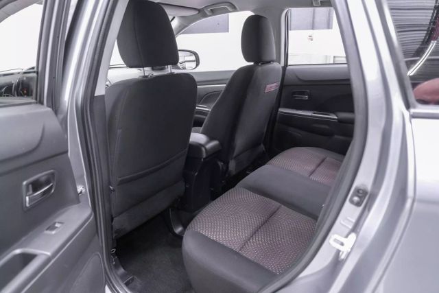 Vehicle image 40 of 60