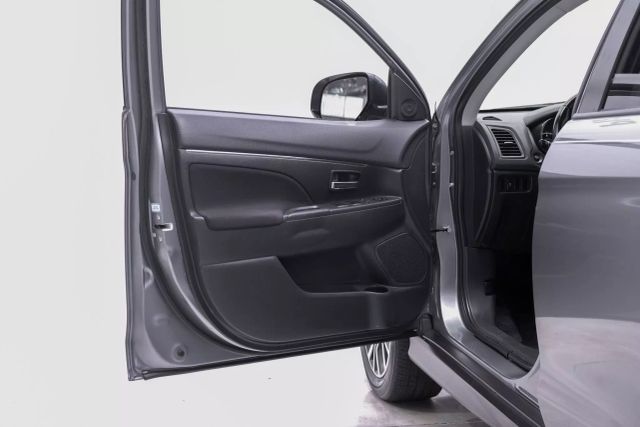 Vehicle image 43 of 60