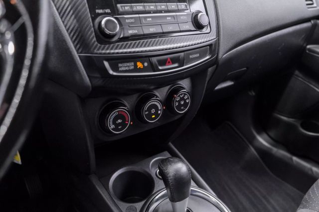 Vehicle image 35 of 60