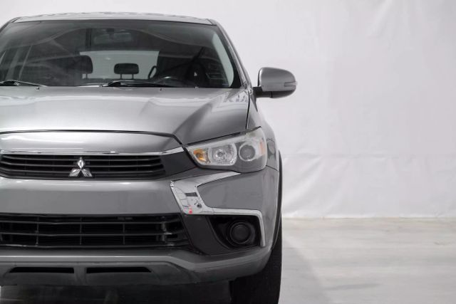 Vehicle image 6 of 60