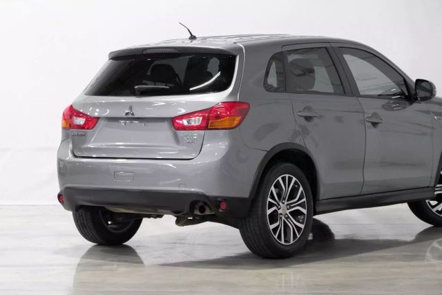 Vehicle image 9 of 60