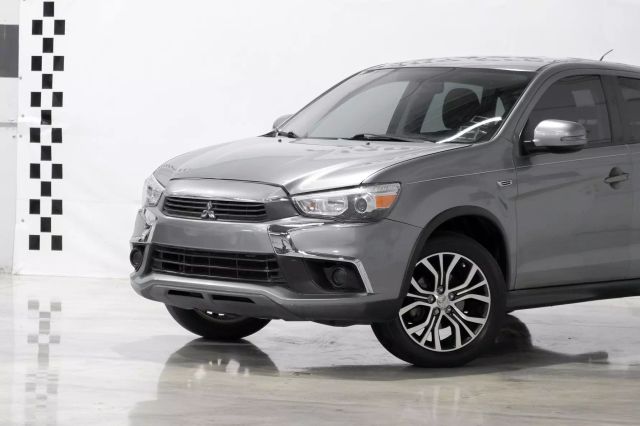 Vehicle image 4 of 60