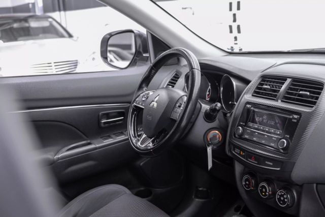 Vehicle image 25 of 60