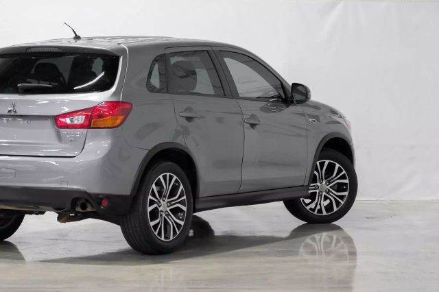 Vehicle image 11 of 60