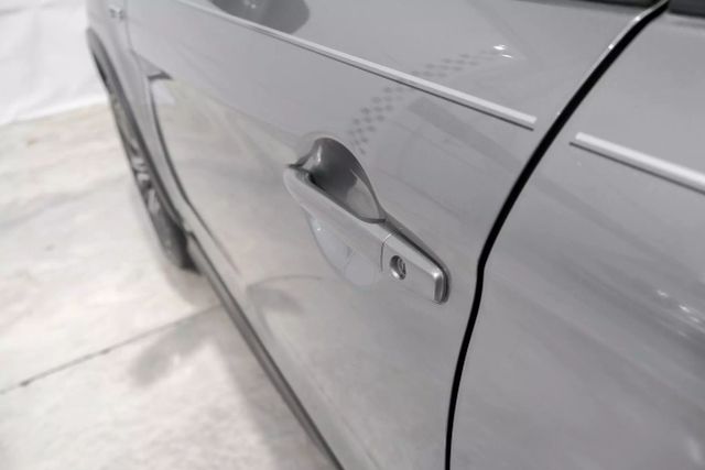 Vehicle image 41 of 60
