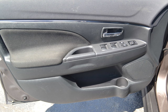 2016 Mitsubishi Outlander Sport SE 2.4 Image 17 of 20