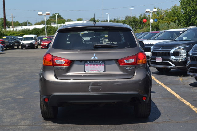 2016 Mitsubishi Outlander Sport SE 2.4 Image 4 of 20