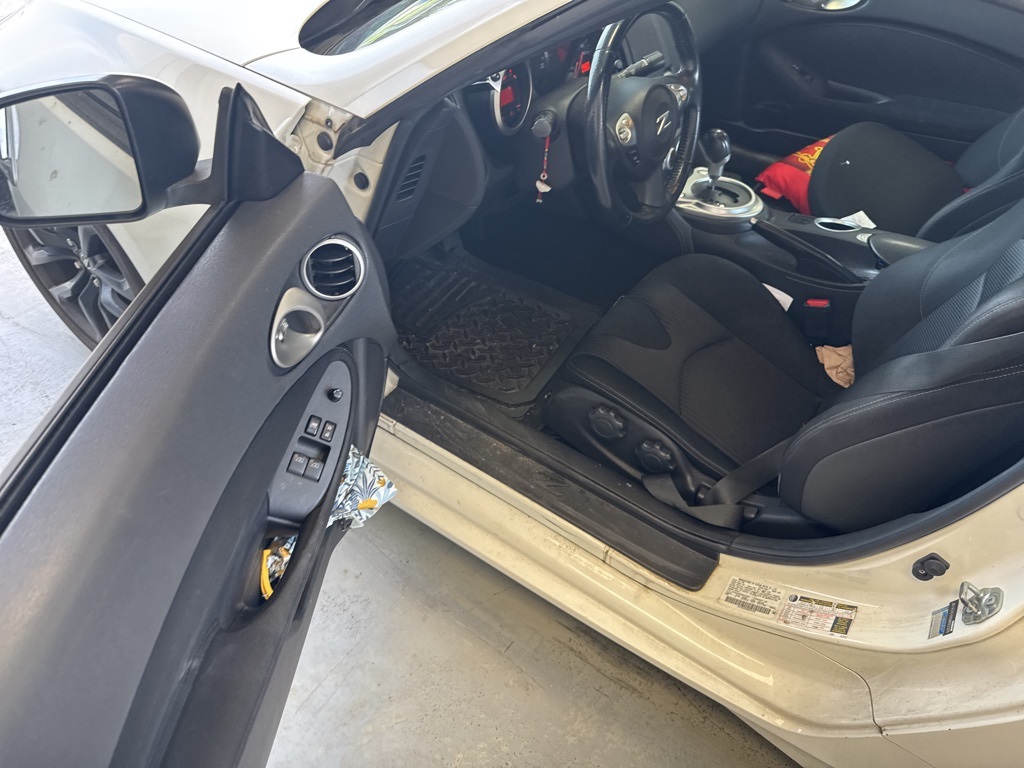 Vehicle image 8 of 10
