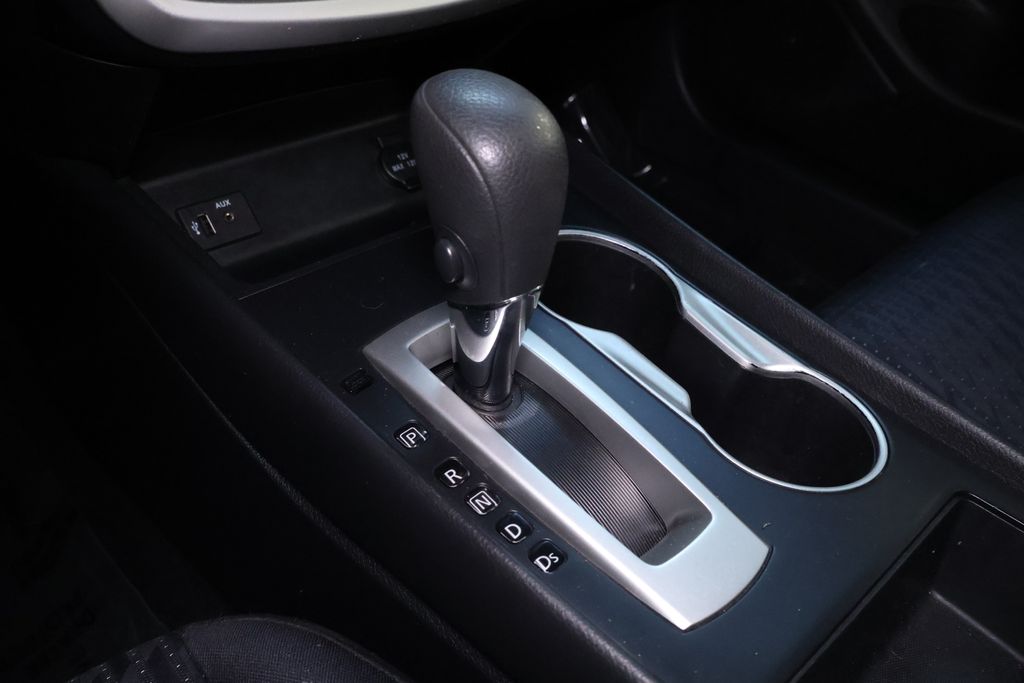 Vehicle image 28 of 30