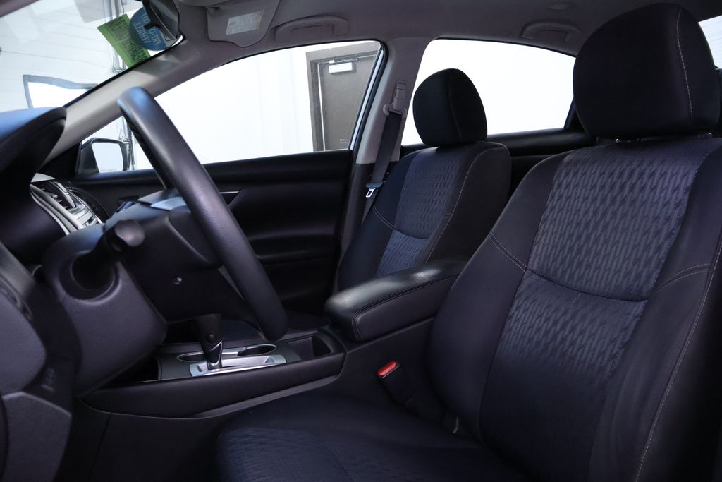 Vehicle image 14 of 30