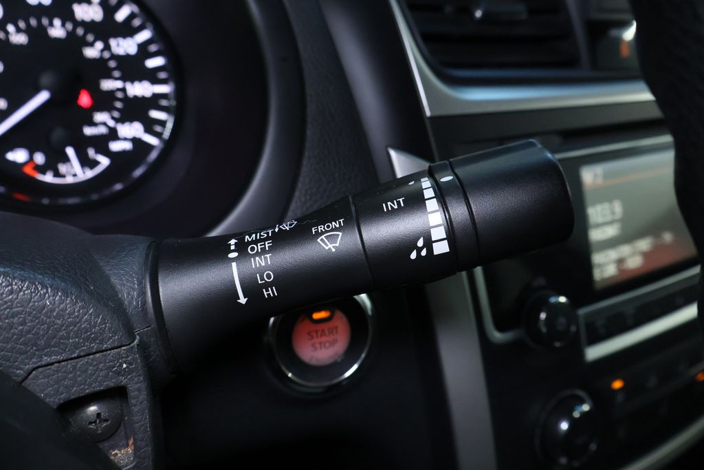 Vehicle image 23 of 30
