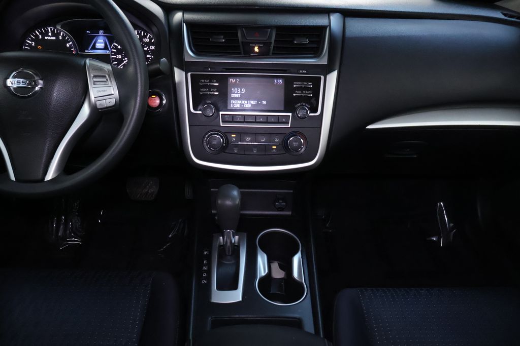 Vehicle image 17 of 30