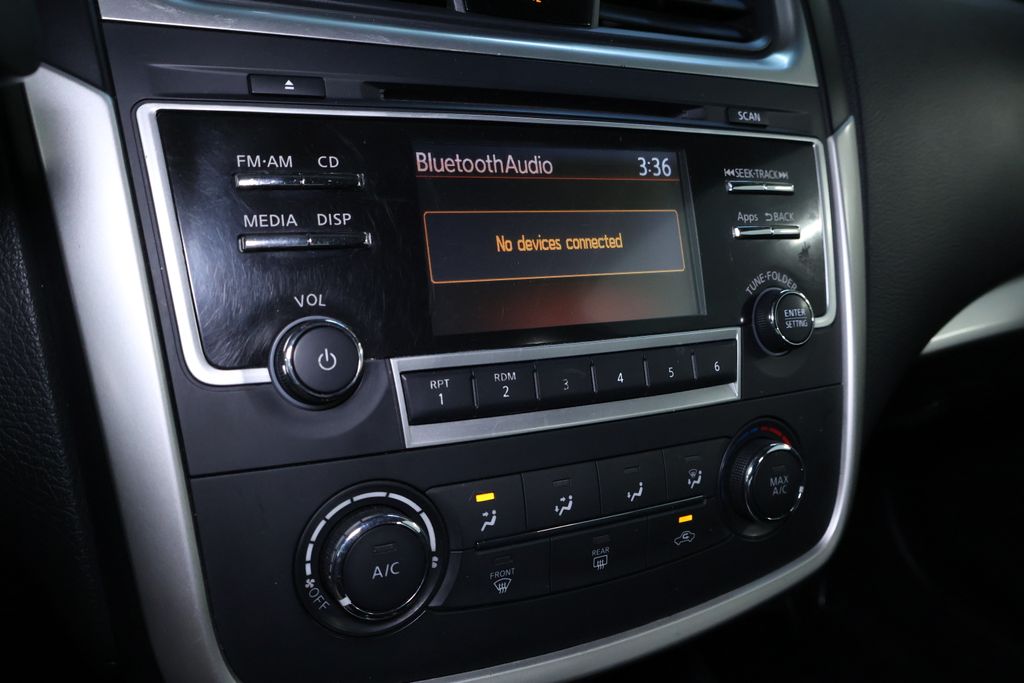 Vehicle image 26 of 30