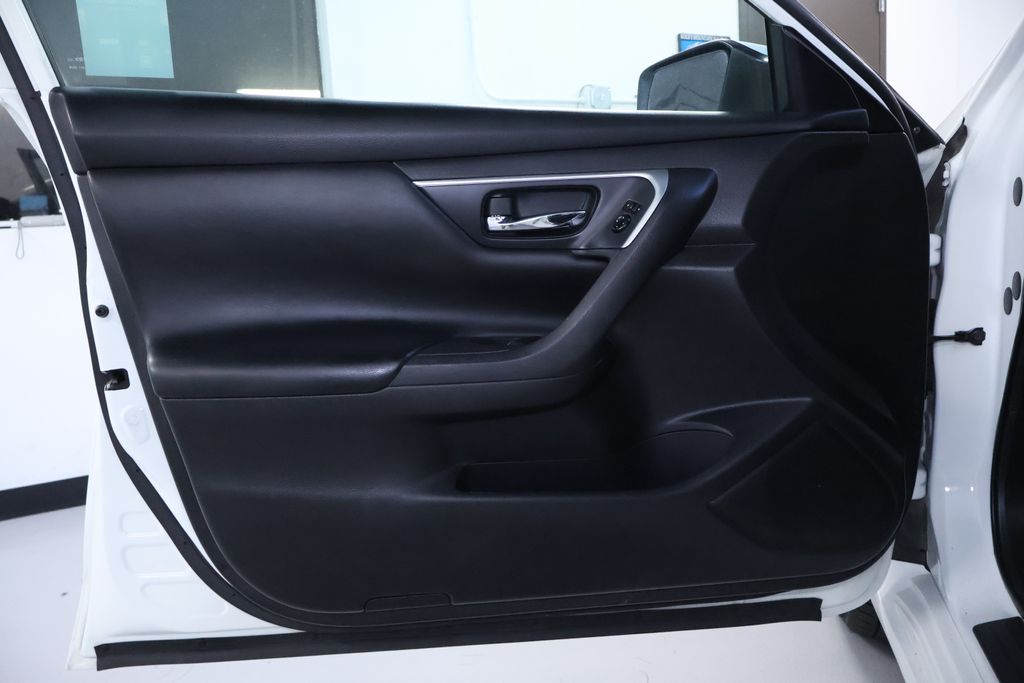 Vehicle image 11 of 30