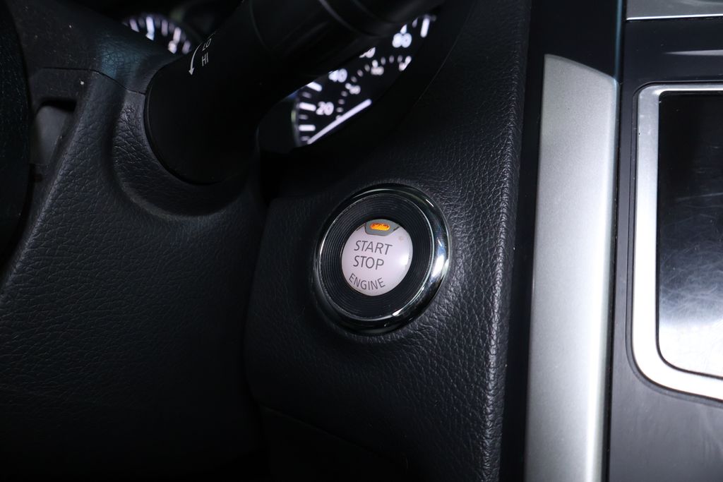 Vehicle image 24 of 30
