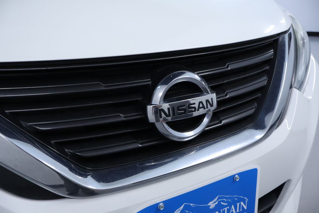 Vehicle image 9 of 30