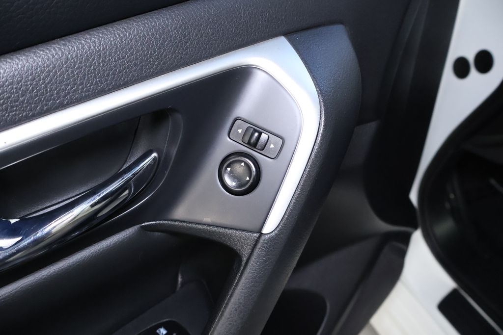Vehicle image 13 of 30