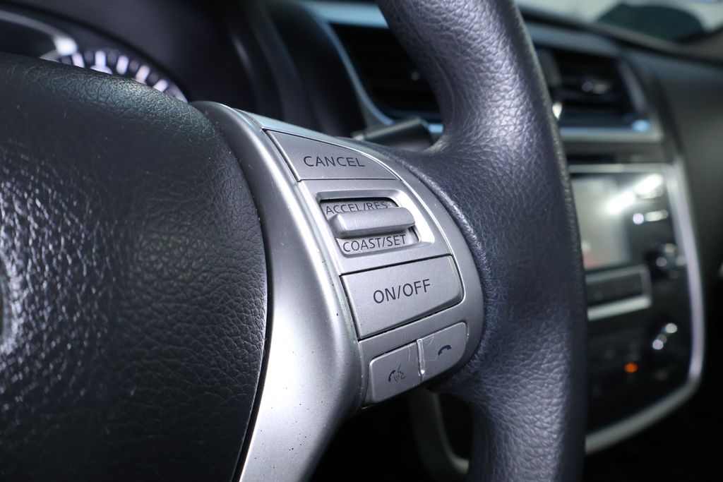 Vehicle image 21 of 30