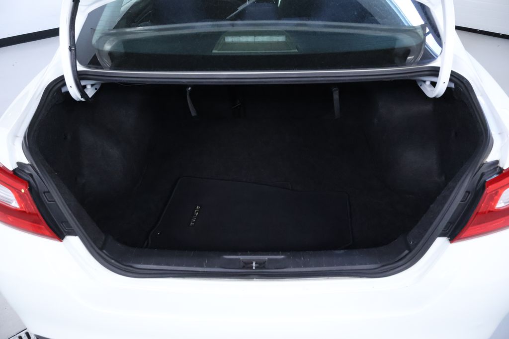 Vehicle image 16 of 30