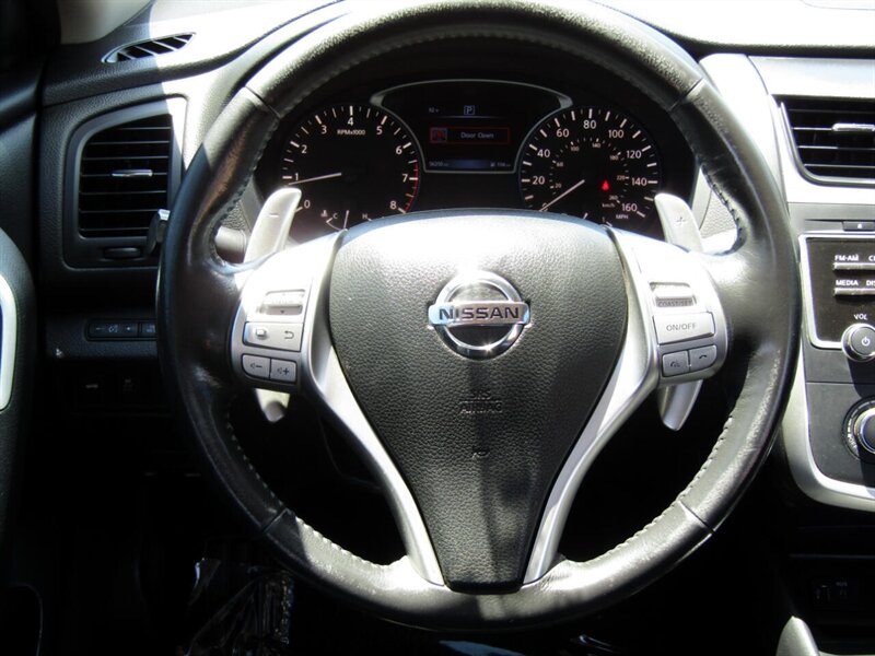 Vehicle image 25 of 35