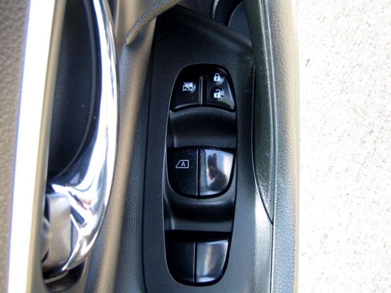 Vehicle image 11 of 35